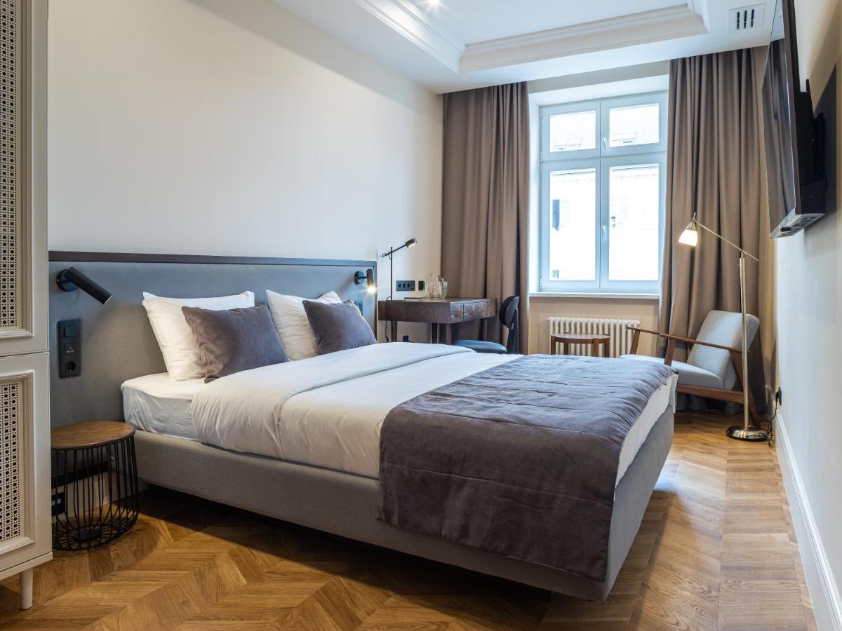 On The Square Hotell Lviv Exteriör bild